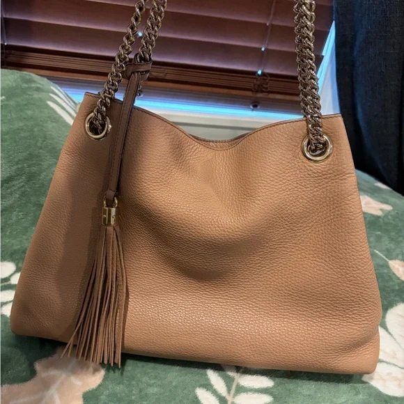 Gucci Beige Leather Shoulder Bag with Gold Chain - Picture 4 of 17